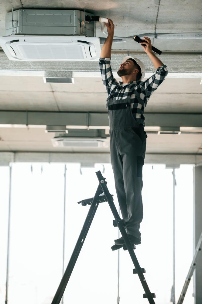 vecteezy standing on the ladder repairman in uniform is in the 61037014 707